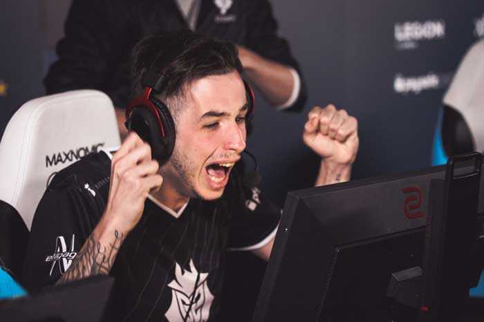 为左脚踝扭 为左脚踝扭